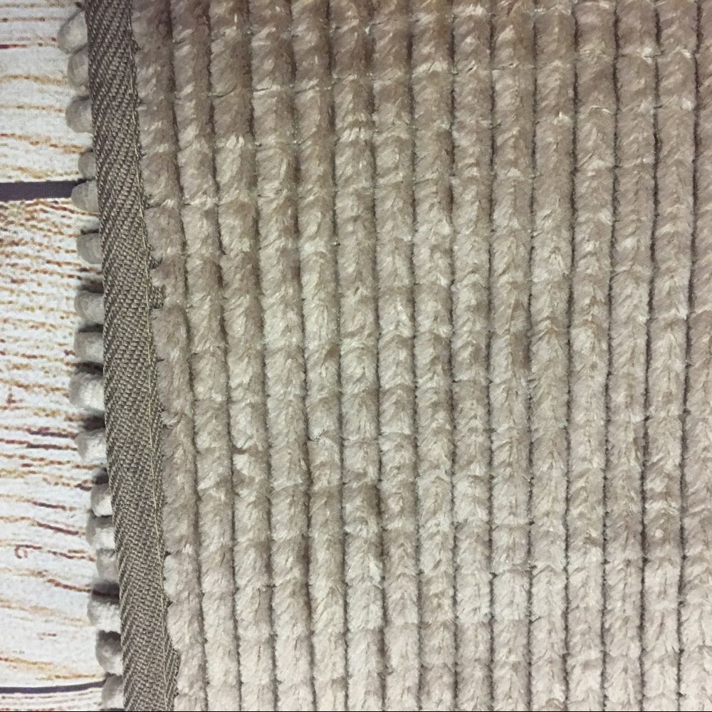 Fluffy Microfiber Beige Bath Rug 31” X 20” - Picture 4 of 6